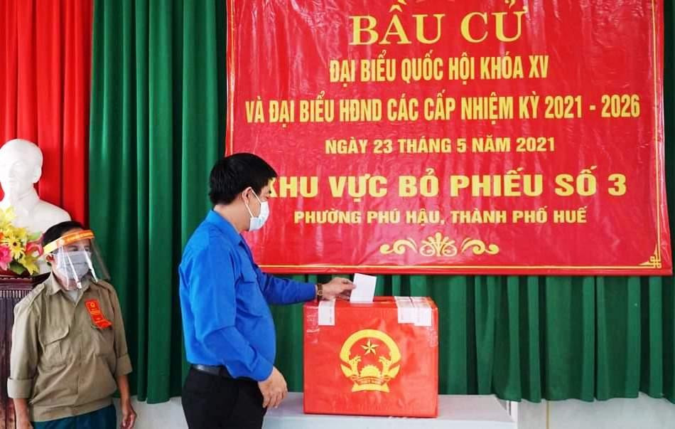 Theo anh Trần Gia Công, Ủy viên Thường vụ T.Ư Đoàn, Bí thư Tỉnh Đoàn TT-Huế, trước ngày diễn ra bầu cử, các cấp bộ Đoàn trong tỉnh đã đẩy mạnh công tác tuyên truyền, thông tin về cuộc bầu cử đến đông đảo đoàn viên, thanh niên và người dân. Các cấp bộ Đoàn cũng sớm triển khai thành lập các đội hình thanh niên tình nguyện phục vụ công tác bầu cử và phòng, chống dịch trên địa bàn.