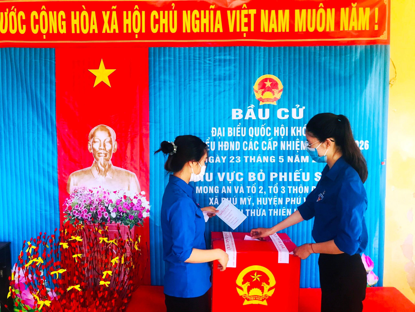 Họ cũng là những cử tri hết sức tích cực tham gia góp nên thành công cho kỳ bầu cử này tại TT-Huế.