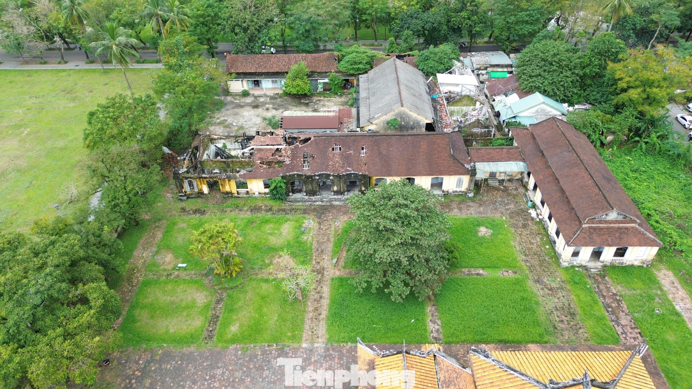 Theo thời gian, các hạng mục khác của Quốc Tử Giám (phần giao cho Bảo tàng Lịch sử TT-Huế sử dụng) hầu hết đã xuống cấp nặng (ngoại trừ công trình kiến trúc Di Luân Đường còn khá nguyên vẹn).