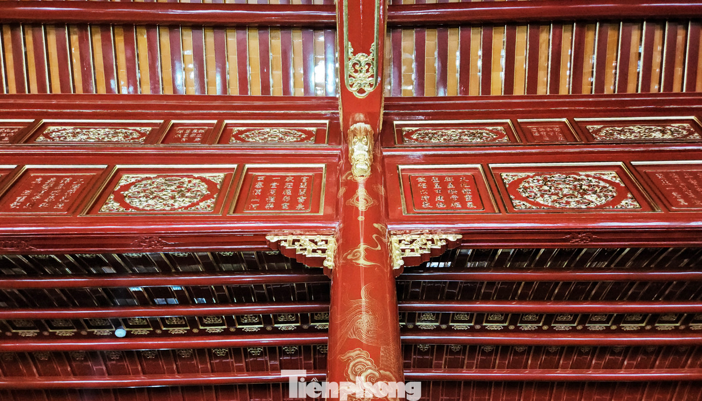 Trước đó, dự án đã tiến hành tu bổ, gia cường nền móng, phục hồi nền lát gạch, bậc cấp đá Thanh, tường gạch với màu sắc nguyên trạng. Dự án được tu bổ, phục hồi hệ khung gỗ, hệ mái, hệ vách ván, cửa bằng gỗ, sơn son thếp vàng, mái lợp ngói hoàng lưu ly và ngói liệt men vàng, bờ mái, con giống khảm sành sứ và hệ thống trang trí pháp lam. Ngôi điện được gia cường hệ thống tường chắn đất, phục hồi lan can… Trước đó, dự án đã tiến hành tu bổ, gia cường nền móng, phục hồi nền lát gạch, bậc cấp đá Thanh, tường gạch với màu sắc nguyên trạng. Dự án được tu bổ, phục hồi hệ khung gỗ, hệ mái, hệ vách ván, cửa bằng gỗ, sơn son thếp vàng, mái lợp ngói hoàng lưu ly và ngói liệt men vàng, bờ mái, con giống khảm sành sứ và hệ thống trang trí pháp lam. Ngôi điện được gia cường hệ thống tường chắn đất, phục hồi lan can…