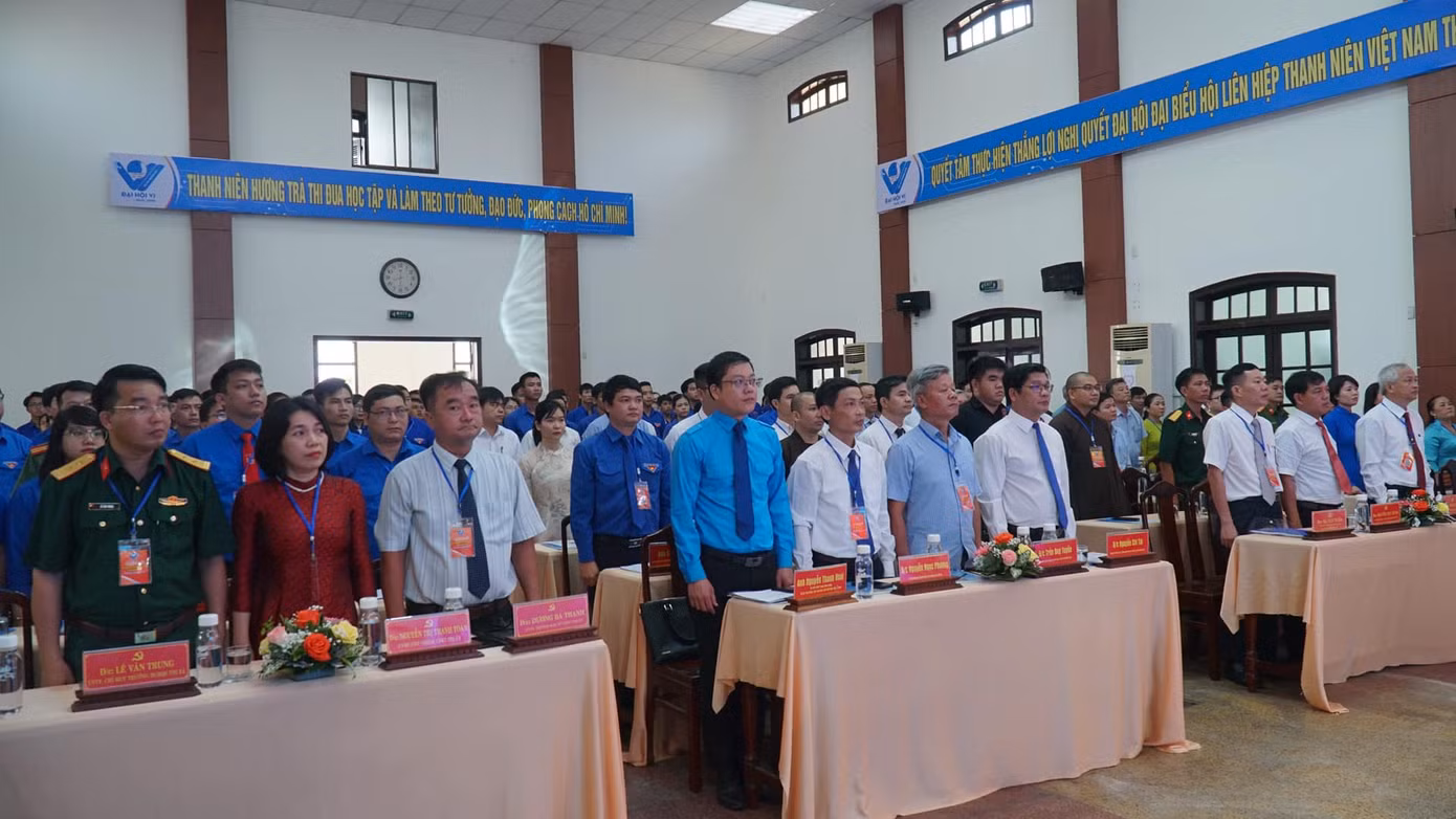 Các đại biểu, khách mời tham dự đại hội.