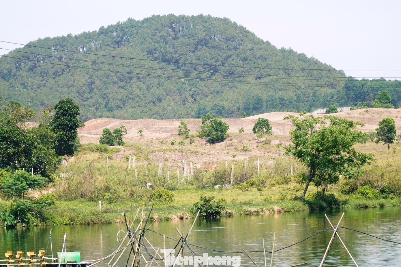 Trước thực trạng này, Sở Nông nghiệp và Môi trường TP Huế đã được UBND TP Huế giao kiểm tra, rà soát toàn bộ hồ sơ dự án, chịu trách nhiệm về tính pháp lý và thủ tục liên quan đến việc thu hồi đất. Đây là bước quan trọng để tiến tới xử lý dứt điểm dự án chậm tiến độ này. Trước thực trạng này, Sở Nông nghiệp và Môi trường TP Huế đã được UBND TP Huế giao kiểm tra, rà soát toàn bộ hồ sơ dự án, chịu trách nhiệm về tính pháp lý và thủ tục liên quan đến việc thu hồi đất. Đây là bước quan trọng để tiến tới xử lý dứt điểm dự án chậm tiến độ này.