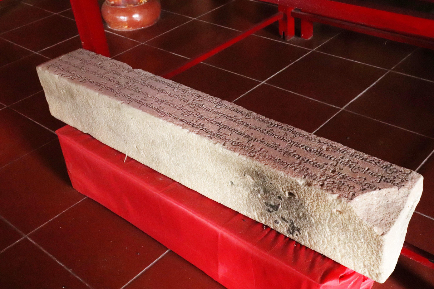 Bên trong nhà thờ “có một không hai” đất Cố đô này hiện còn lưu giữ những di vật Chămpa đặc biệt.