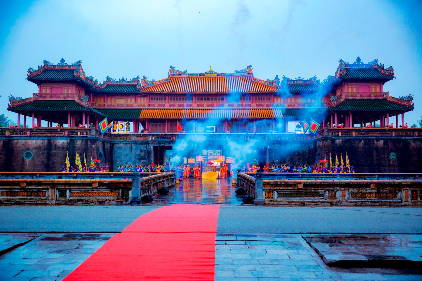 Hàng năm, sau khi cơ quan Khâm Thiên giám hoàn thành soạn lịch, triều đình nhà Nguyễn tổ chức lễ Ban sóc dưới sự điều hành của hai vị quan ở Bộ Lễ và Khâm Thiên giám. Lịch được tiến vào Hoàng cung để hoàng gia dùng, đồng thời được phát cho các quan ở Kinh thành Huế, các địa phương và phân phát lại trong dân chúng sử dụng. Ảnh: Đình Hoàng