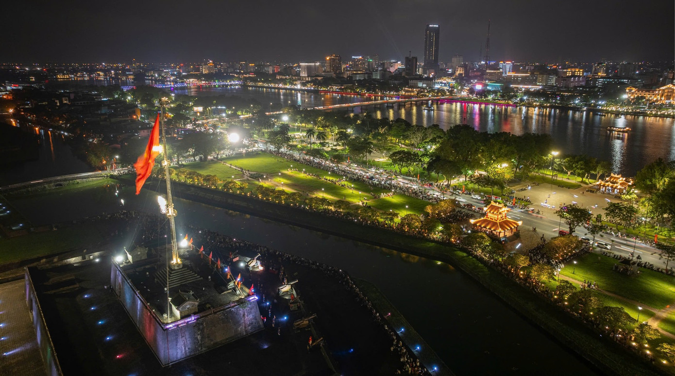 8 khẩu thần công tại Kỳ Đài Huế hiện nay.