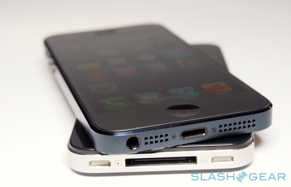 Khác biệt lớn nhất ở cạnh dưới của máy