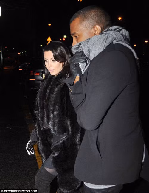Kanye West tỏ ra rất hào phóng với bà xã tương lai của mình