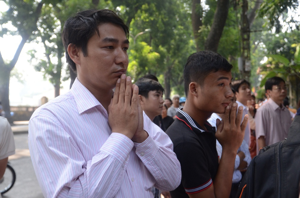 Người dân vẫn chắp tay thành kính viếng Đại tướng