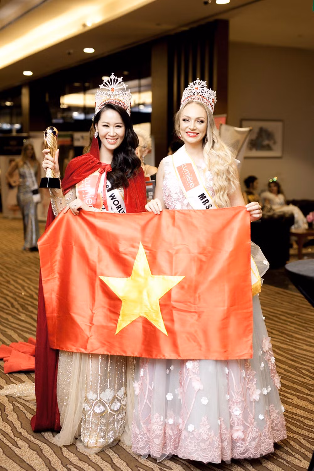Dương Thuỳ Linh đăng quang Hoa hậu Phụ nữ Toàn thế giới 2018 ảnh 2