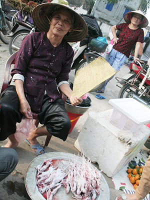 Thịt chuột bán tại chợ Xuân La