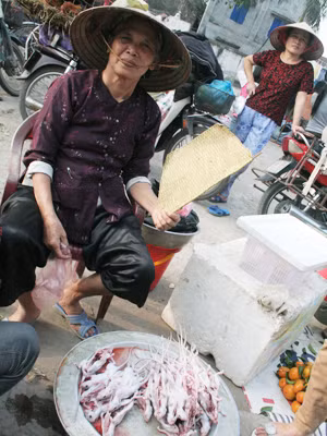 Thịt chuột bán tại chợ Xuân La