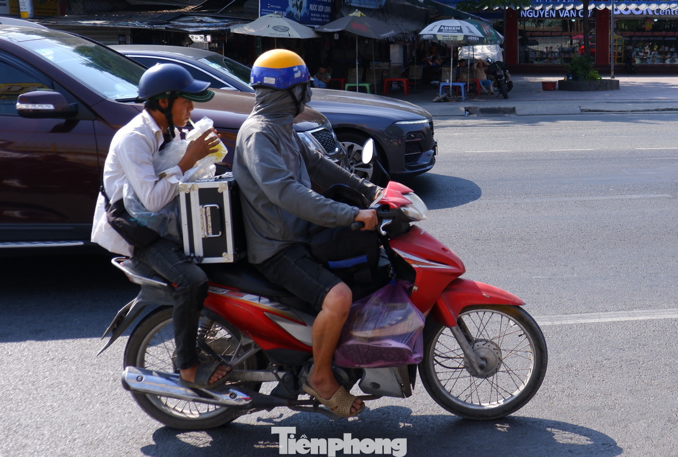 Đến hơn 15 giờ chiều nhưng thời tiết Nam bộ vẫn khá oi bức.