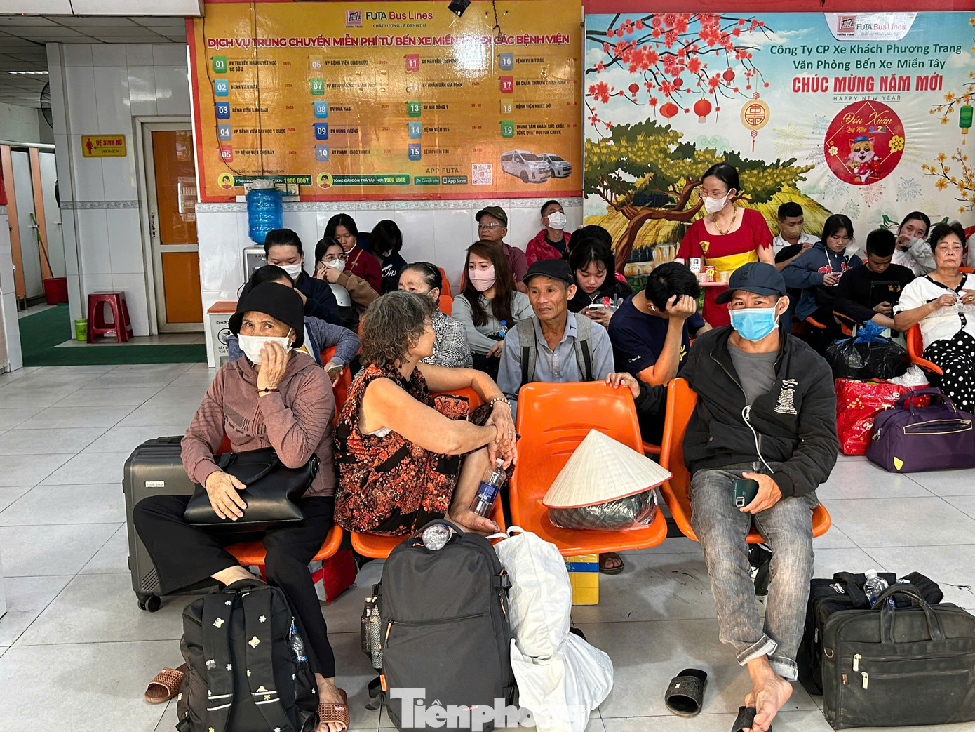 Dự kiến trong thời gian phục vụ hành khách dịp giỗ Tổ Hùng Vương trong (từ ngày 4/4 đến 7/4), bến xe Miền Tây sẽ phục vụ 130.200 hành khách.