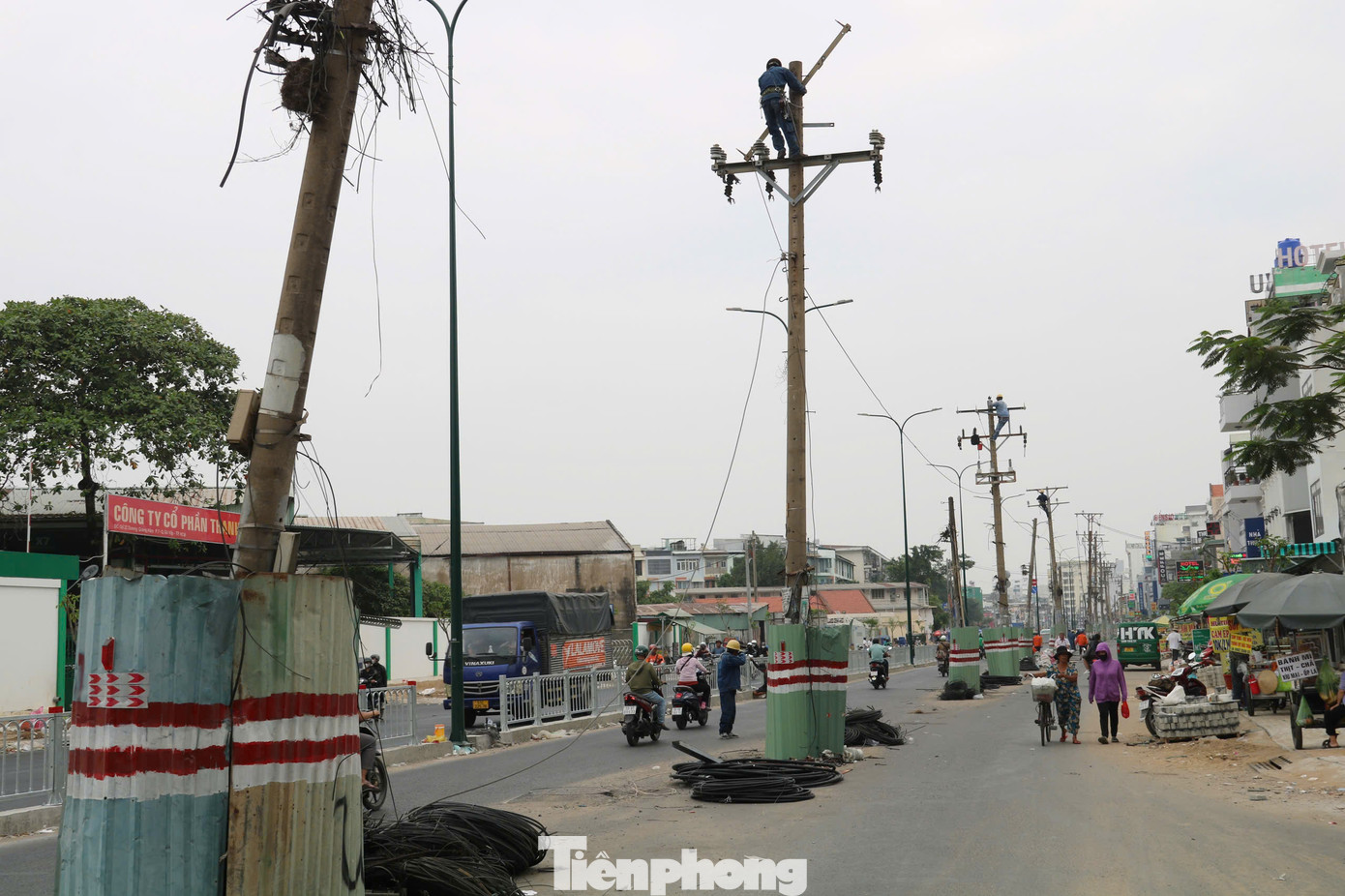 Theo ông Dương Trí Minh, Ban quản lý dự án lưới điện phân phối TPHCM, đến nay công tác ngầm hóa lưới điện trên tuyến đường Dương Quảng Hàm đã cơ bản hoàn tất.