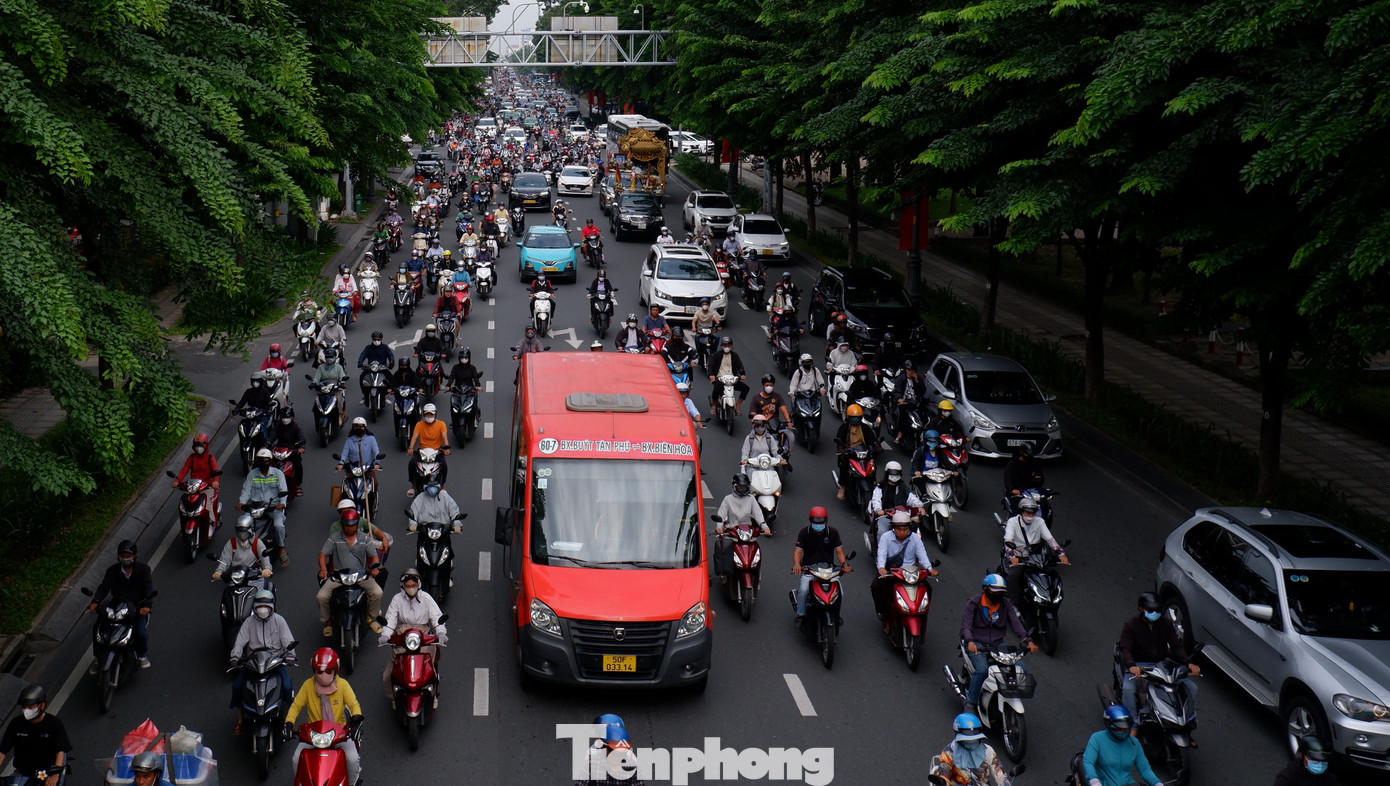 Khu vực đường Hoàng Văn Thụ, quận Tân Bình. Một trong những tuyến đường cửa ngõ dẫn vào sân bay Tân Sơn Nhất. Ảnh: H.H