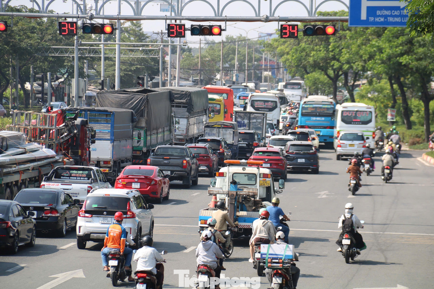 Theo người dân địa phương, khu vực đường Lê Khả Phiêu (quốc lộ 1) đoạn qua An Lạc hay ùn tắc do phía trước mặt đường nhỏ, tạo thành "nút thắt cổ chai".