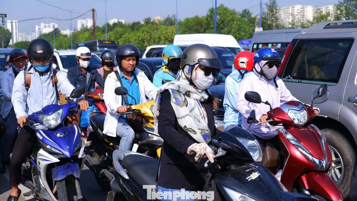 Ghi nhận ở nút giao Mai Chí Thọ - Đồng Văn Cống. Ghi nhận ở nút giao Mai Chí Thọ - Đồng Văn Cống.