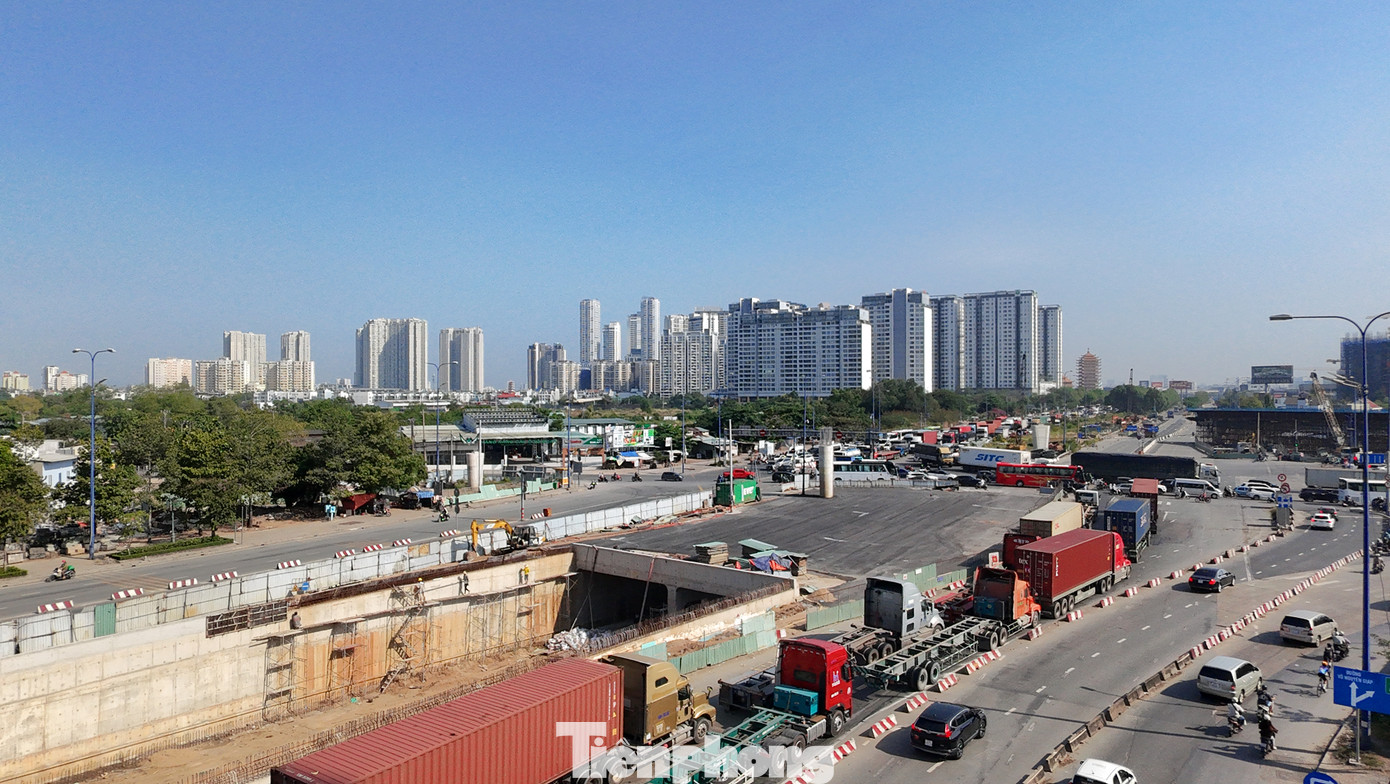 Khu vực nút giao thông An Phú - cửa ngõ ra vào cao tốc TPHCM - Long Thành - Dầu Giây tấp nập phương tiện. Khu vực nút giao thông An Phú - cửa ngõ ra vào cao tốc TPHCM - Long Thành - Dầu Giây tấp nập phương tiện.