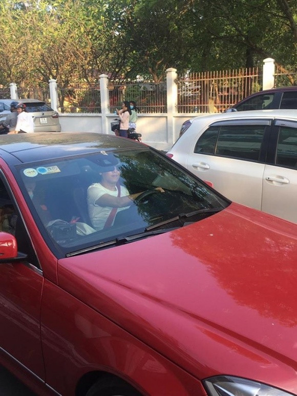 Dù xuất hiện cùng nhau, Nhã Phương bịt khẩu trang, thờ ơ Trường Giang ảnh 2