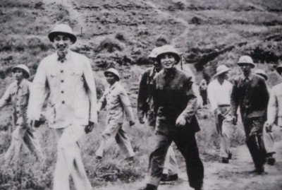 Cùng Bằng Tổ Quốc Ghi công của thân phụ và người vợ hiền và những tấm ảnh Đại tướng chụp với Bác Hồ 