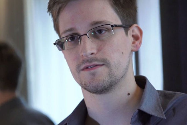 "Ám ảnh" Edward Snowden. Việc cựu nhân viên tình báo Mỹ Edward Snowden tiết lộ hàng loạt bí mật về chương trình do thám của Mỹ trên khắp thế giới, đã đẩy quan hệ giữa Mỹ và nhiều nước, trong đó có cả đồng minh, vào tình trạng căng thẳng. Vụ việc này cho tới nay vẫn chưa dừng lại và có thể còn kéo dài thêm một thời gian nữa, do nhiều tình tiết mới tiếp tục nảy sinh - Ảnh: Reuters.
