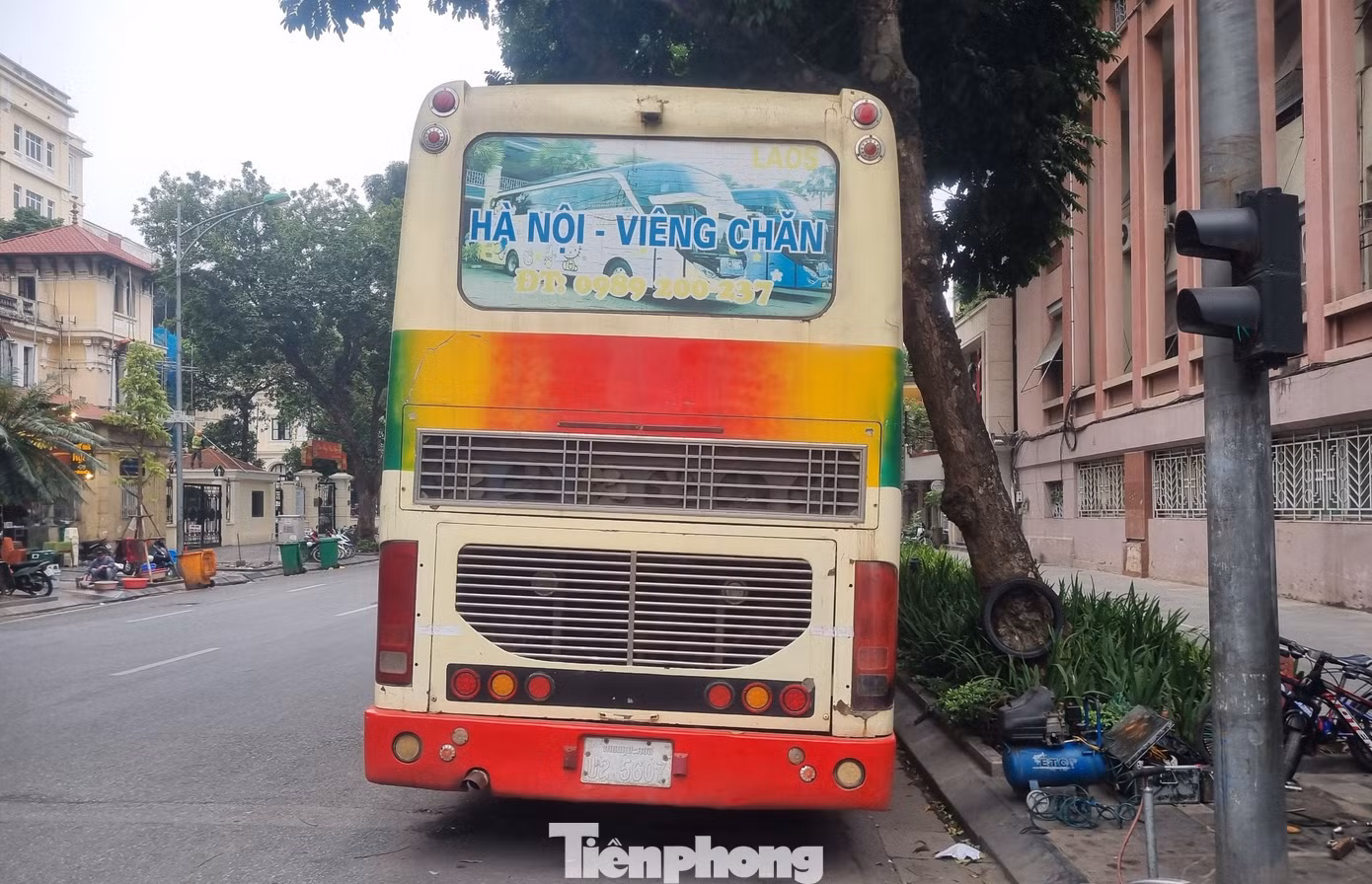 Xe khách này chạy tuyến Hà Nội - Viêng Chăn. Xe khách này chạy tuyến Hà Nội - Viêng Chăn.