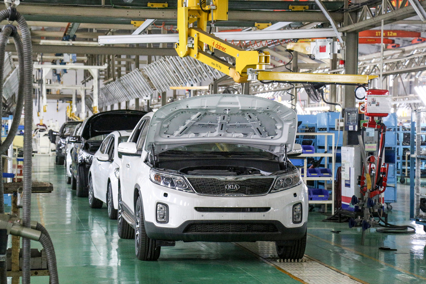 Chính thức trình Chính phủ Nghị định giảm 50% lệ phí trước bạ cho ô tô trong nước.