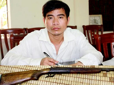 Nguyễn Thế Lương và khẩu súng đã gây ra gần 100 viên bi sau phát đạn