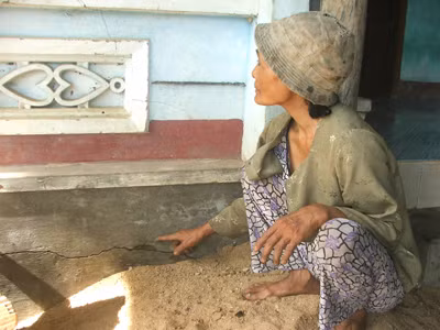 Móng nhà dân bị nứt