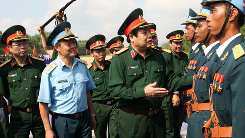 Đại tướng Phùng Quang Thanh động viên các chiến sĩ tham gia diễu binh nhân kỷ niệm Đại lễ 1000 năm Thăng Long - Hà Nội