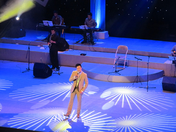 Ca sĩ Quang Dũng trong chương trình. Ảnh: Phạm Thanh Tùng