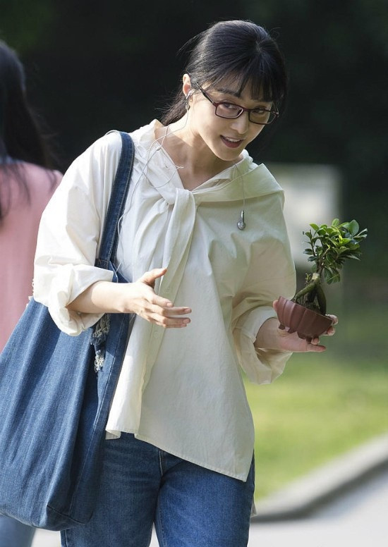 Phạm Băng Băng trẻ trung dễ thương như nữ sinh tuổi teen ảnh 10