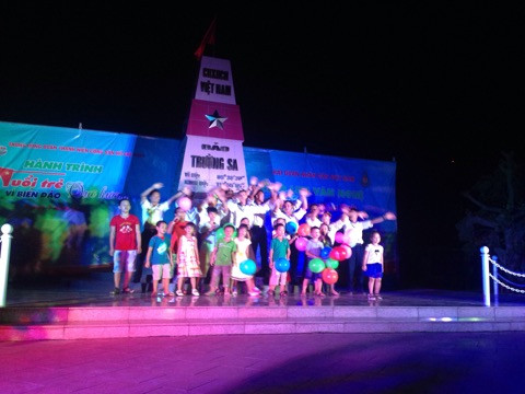 Giao lưu văn nghệ '10 năm nghĩa tình vì Trường Sa xanh' ảnh 3