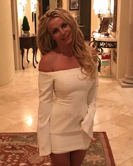 Britney Spears mặc váy kiệm vải vẫn lộ rõ vẻ lão hóa ảnh 4