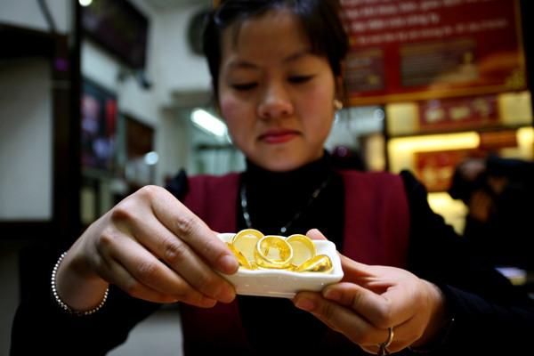 Vàng nhẫn được nhiều người quan tâm, song giá vẫn thấp