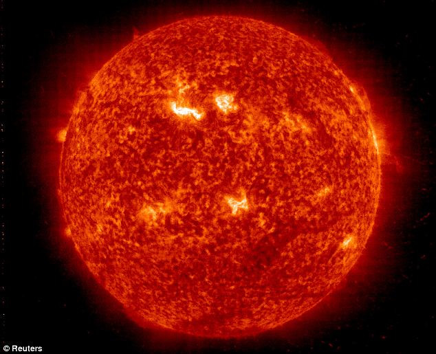 Mặt trời đang trong giai đoạn hoạt động mạnh mẽ, hoạt động của hành tinh này sẽ bùng phát vào năm 2013. Mặt trời đang trong giai đoạn hoạt động mạnh mẽ, hoạt động của hành tinh này sẽ bùng phát vào năm 2013