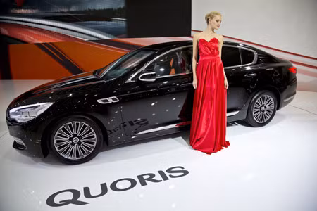 Mẫu sedan cao cấp Quoris (K9) của Kia tại triển lãm ô tô quốc tế Moscow 2012 