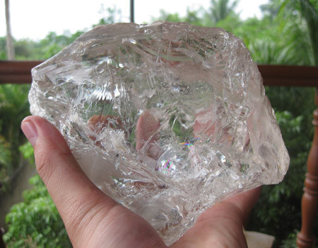 Viên đá tinh thể trong suốt. Viên đá tinh thể trong suốt