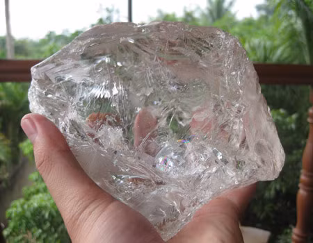 Viên đá tinh thể trong suốt