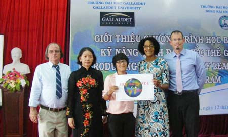 Nguyễn Trần Thủy Tiên tại Lễ nhận học bổng. Nguyễn Trần Thủy Tiên tại Lễ nhận học bổng