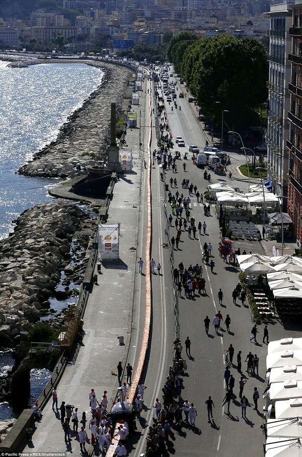 Tận thấy chiếc bánh pizza dài hơn 1,8km ảnh 1