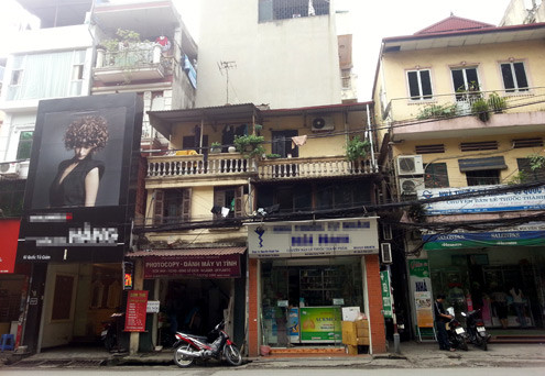 Tương tự, những lộn xộn trên phố phố Quốc Tử Giám...