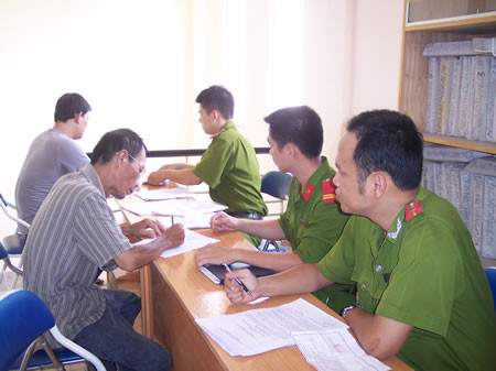 Các hộ kinh doanh cà-phê tại P.Thanh Khê Tây ký cam kết không tổ chức, chứa chấp cờ bạc