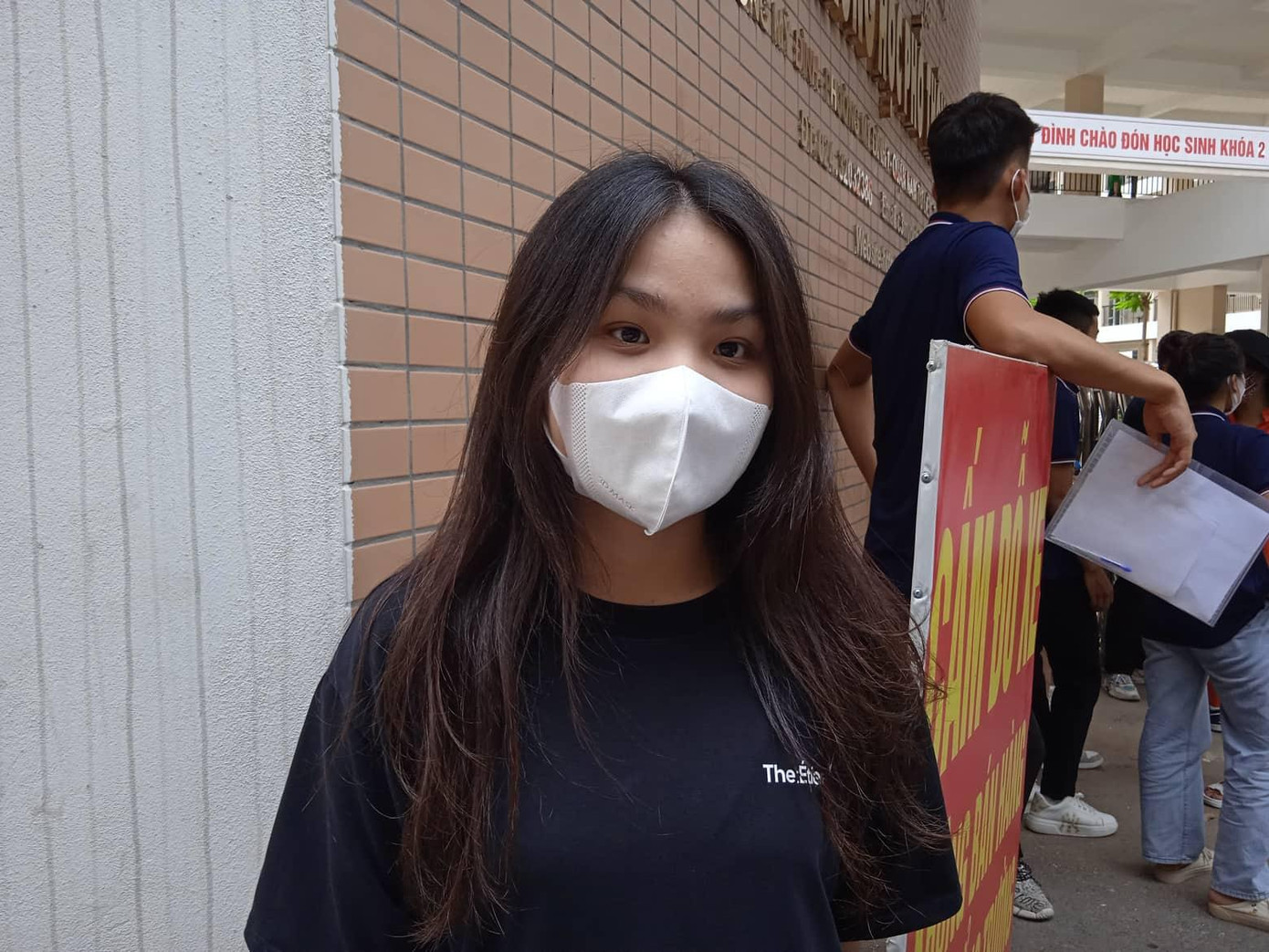 Bạn Mai Phương (Hà Nội) cho biết nhiều bạn tại điểm thi bị "lệch tủ". Ảnh: Dương Nhung