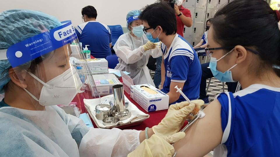 Vắc-xin được xem là phương án tối ưu cho học sinh, sinh viên trong ngày trở lại trường sau Tết. Ảnh: internet. Vắc-xin được xem là phương án tối ưu cho học sinh, sinh viên trong ngày trở lại trường sau Tết. Ảnh: internet.