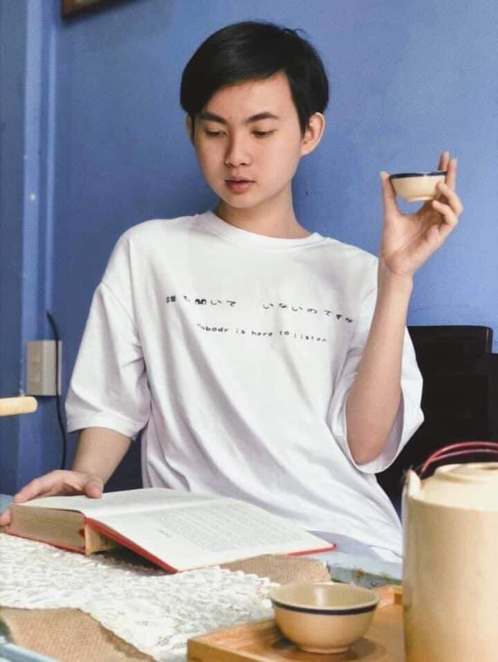 Mỗi lần nhờ vả &quot;anh Google Map&quot; để tìm đường, bạn Minh Ngọc vừa lo lạc đường vừa sợ bị giật điện thoại. Ảnh: NVCC