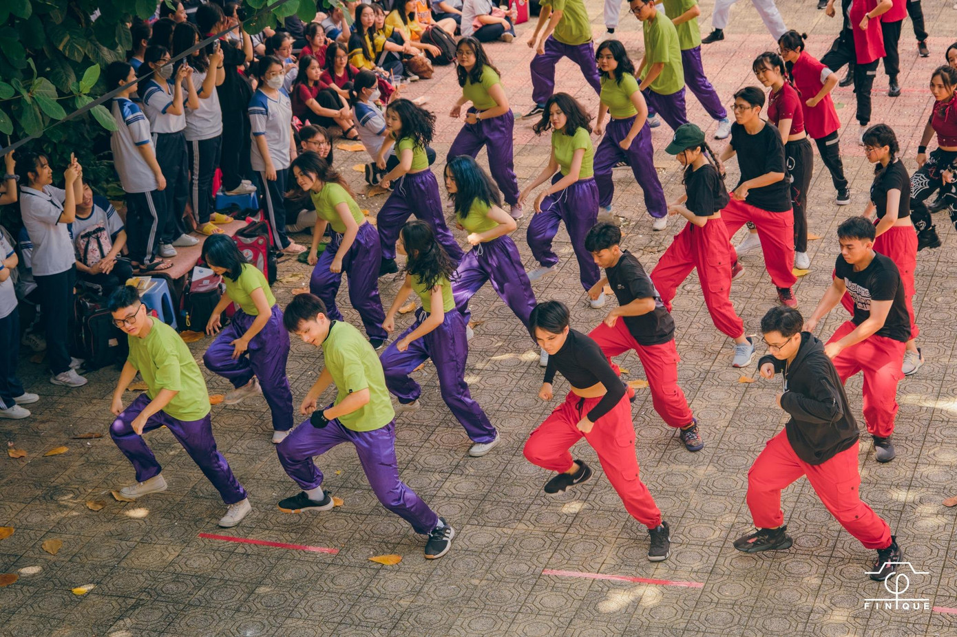 Hoạt động nhảy flashmob luôn là kỷ niệm khó quên với teen cuối cấp. Nguồn: NTH’s Photography and Design Club Hoạt động nhảy flashmob luôn là kỷ niệm khó quên với teen cuối cấp. Nguồn: NTH’s Photography and Design Club