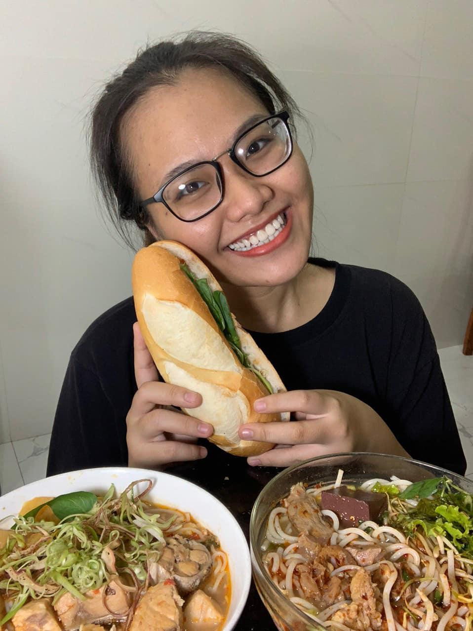 Nữ giáo sinh kiêm luôn food reviewer trên nền tảng TikTok. Ảnh: FBNV
