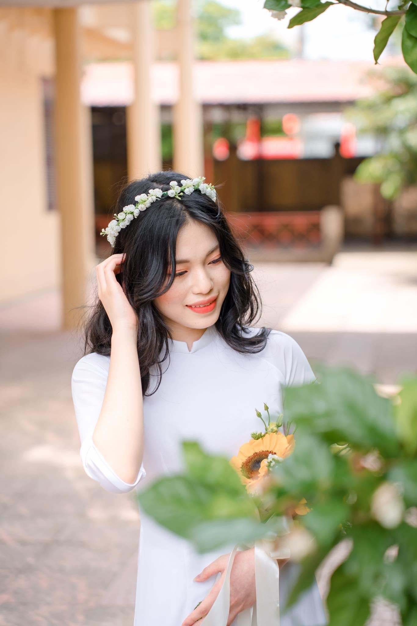 Dù đã nắm chắc suất vào hai trường đại học bằng phương thức xét học bạ, Thu Hương vẫn chờ đợi điểm thi tốt nghiệp THPT Quốc gia. Ảnh: NVCC