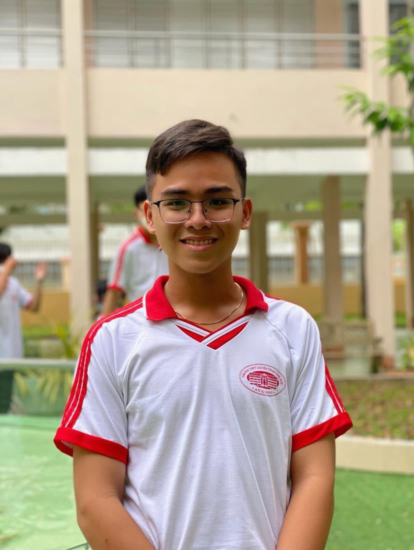 Nguyên Phúc lựa chọn tổ hợp bài thi KHXH vì đây là thế mạnh của cậu bạn. Ảnh: NVCC Nguyên Phúc lựa chọn tổ hợp bài thi KHXH vì đây là thế mạnh của cậu bạn. Ảnh: NVCC